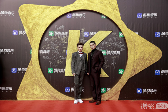 符龍飛王耀辰李佑晨實力圈粉 攜手出席音樂盛典 符龍飛王耀辰李佑晨實力圈粉 攜手出席音樂盛典